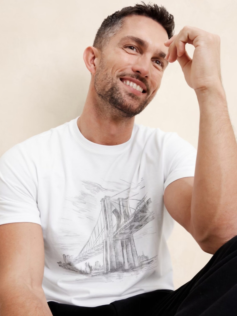 Banana Republic White Short-Sleeve Graphic Crewneck Tee